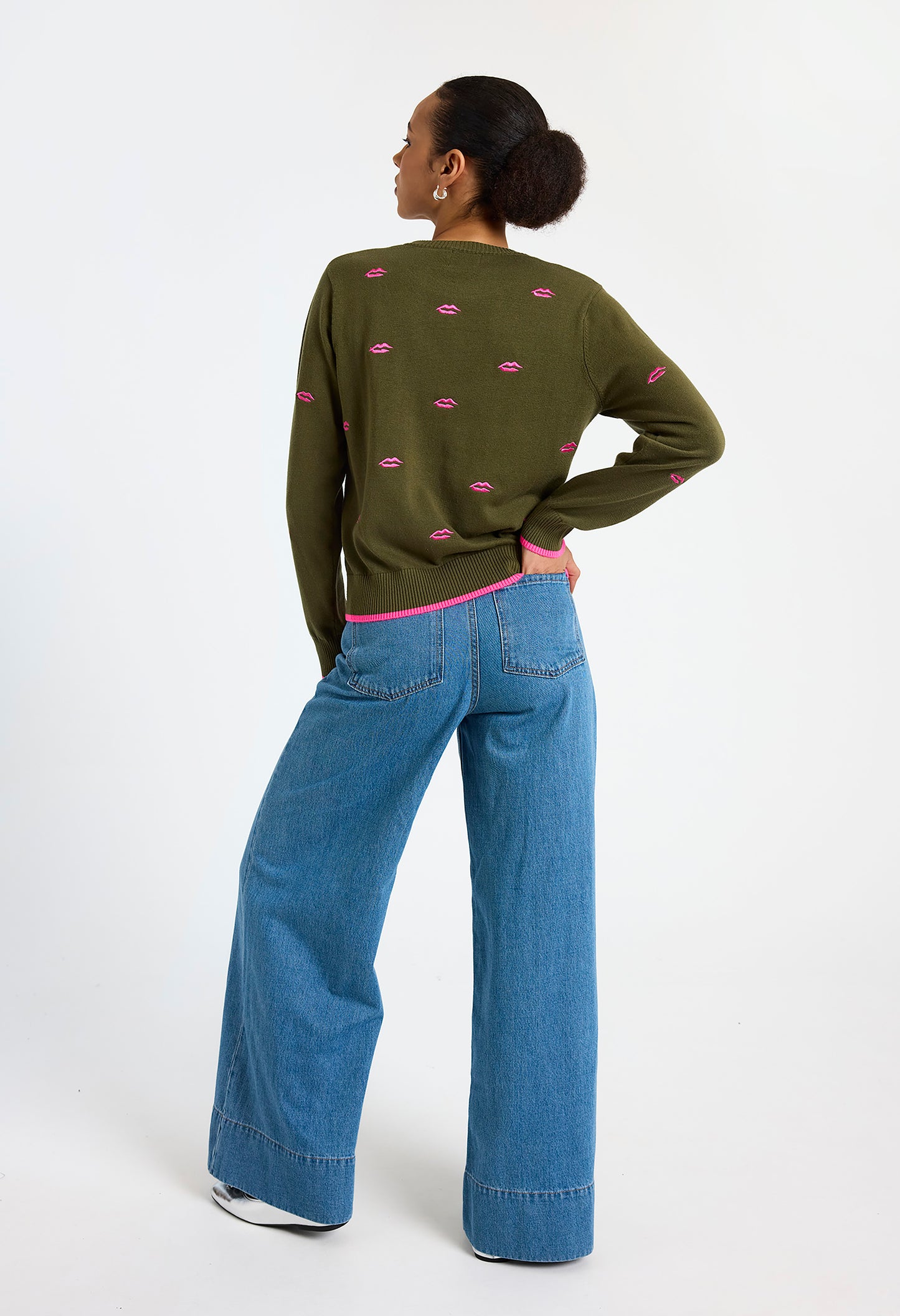 Leila Embroidered Lips Crew