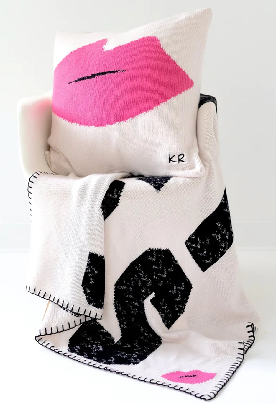 Le Kiss Sweater Blanket