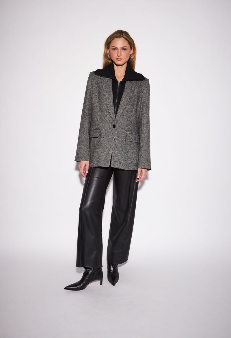 Hayes Blazer