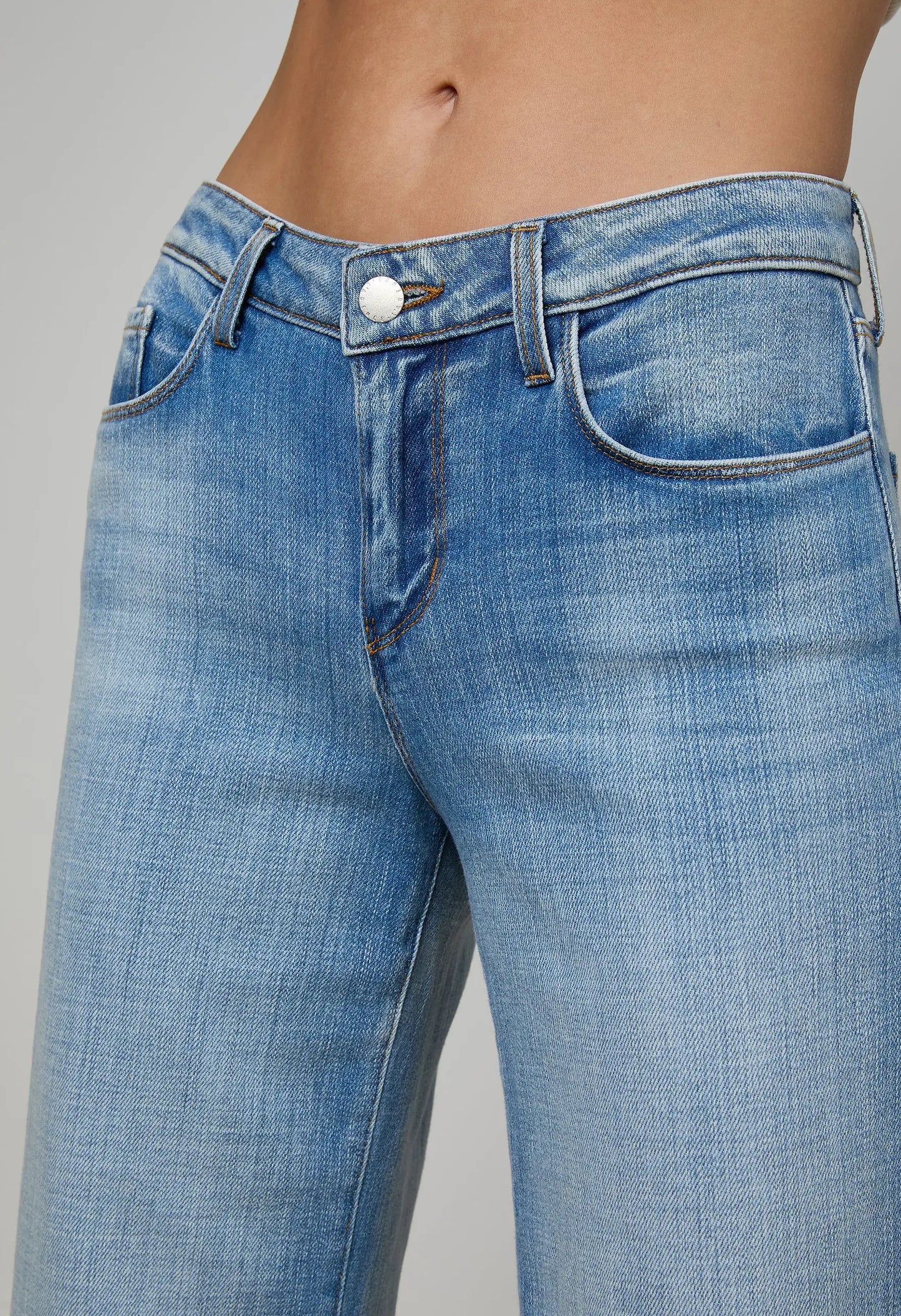 Joanne Low-Rise Wide-Leg Jean