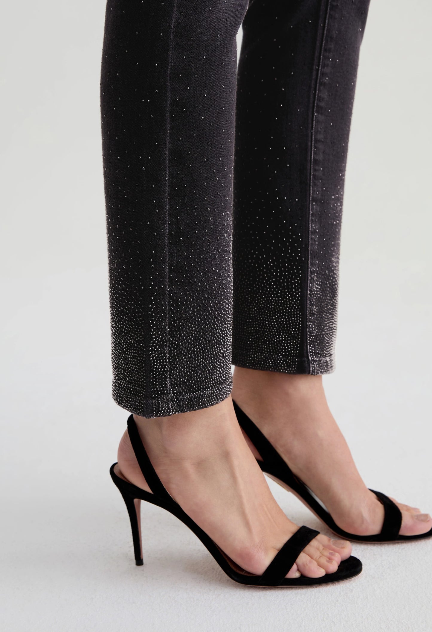 Mari Mid-Rise Slim Straight