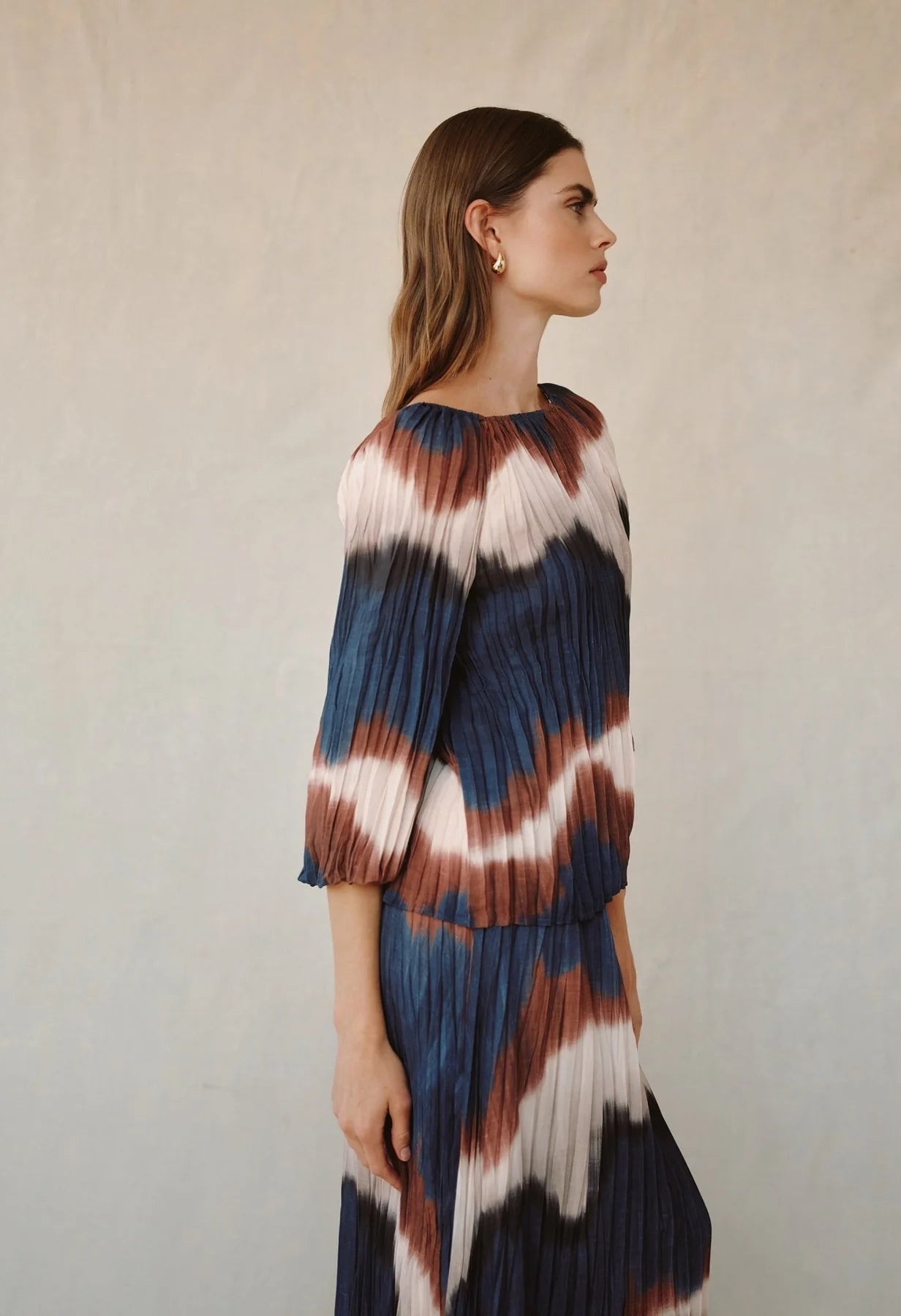 Pleated 3/4 Bubble Sleeve Blouse