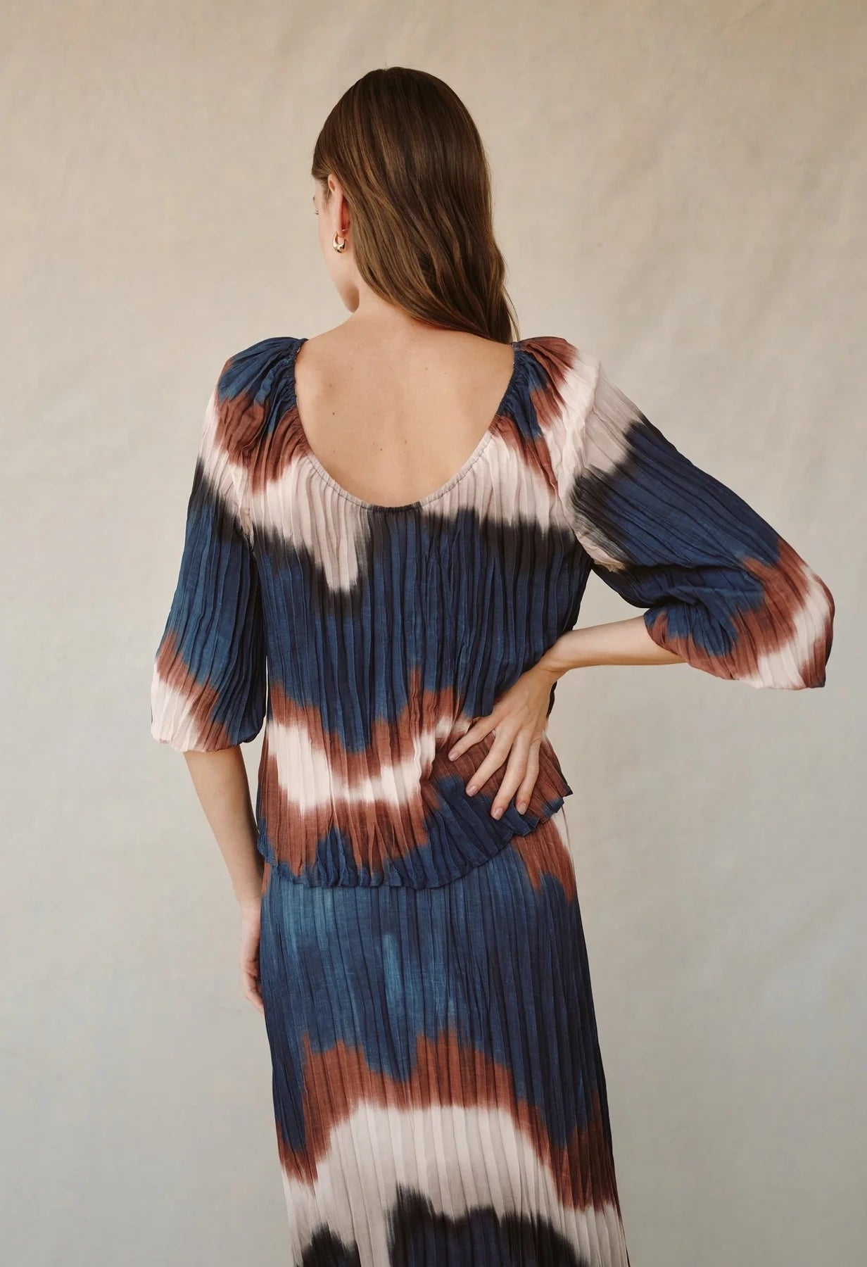 Pleated 3/4 Bubble Sleeve Blouse