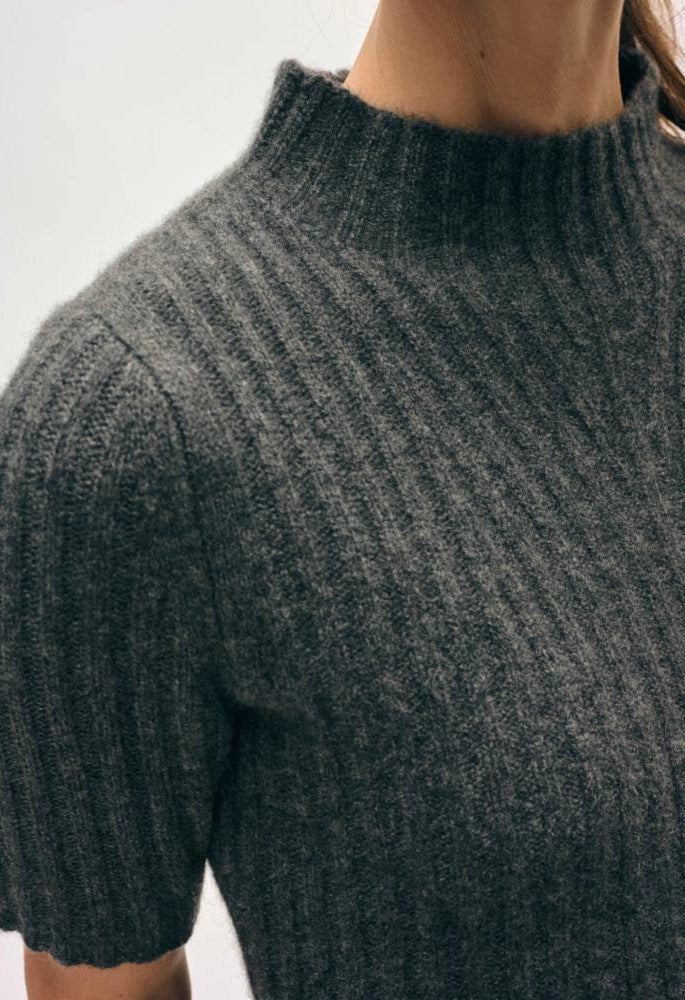 Cashmere Ribbed Mockneck
