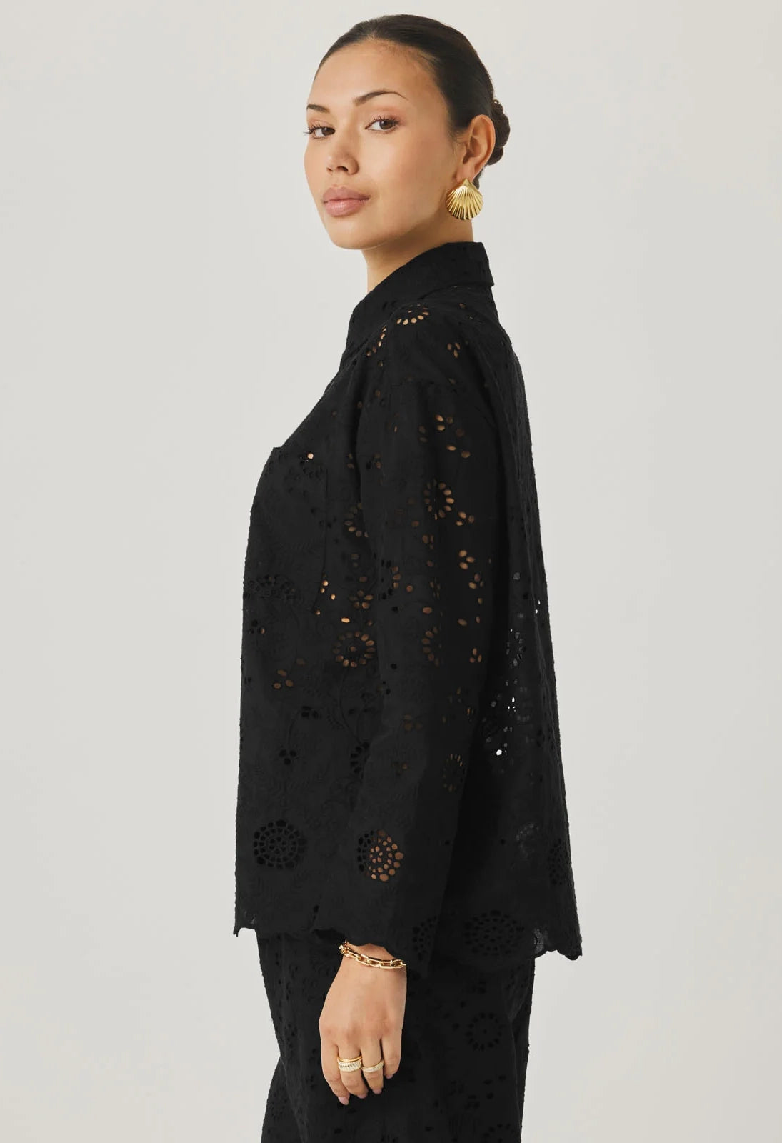 Splendid x @Cellajaneblog Eyelet Button Down