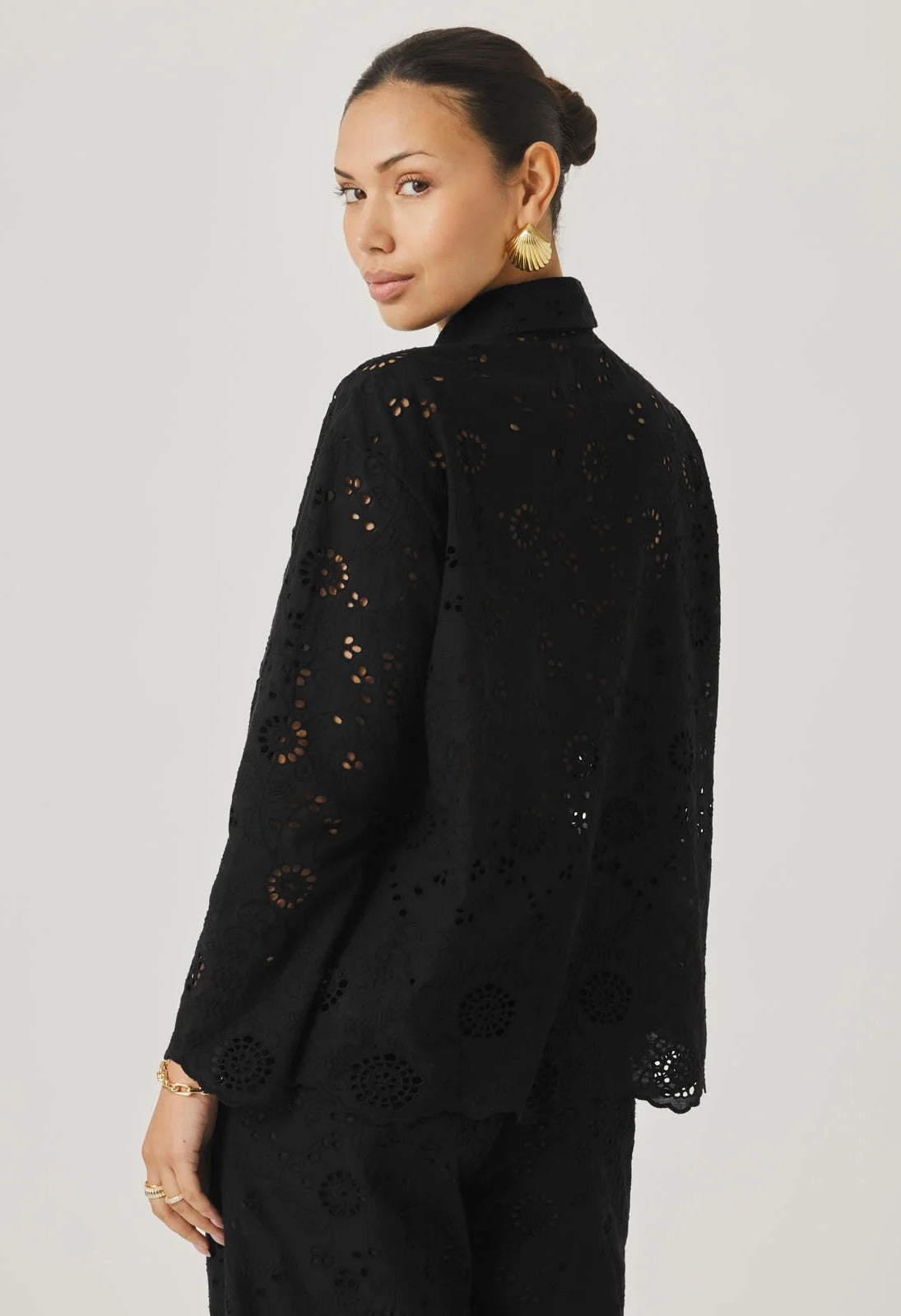 Splendid x @Cellajaneblog Eyelet Button Down