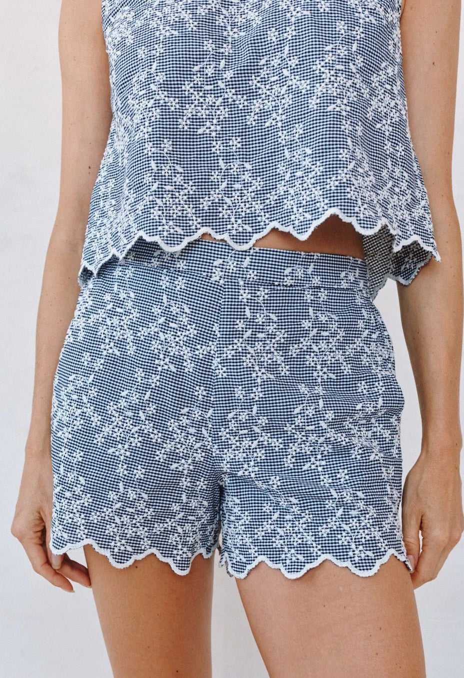 Scallop Border Catalina Short