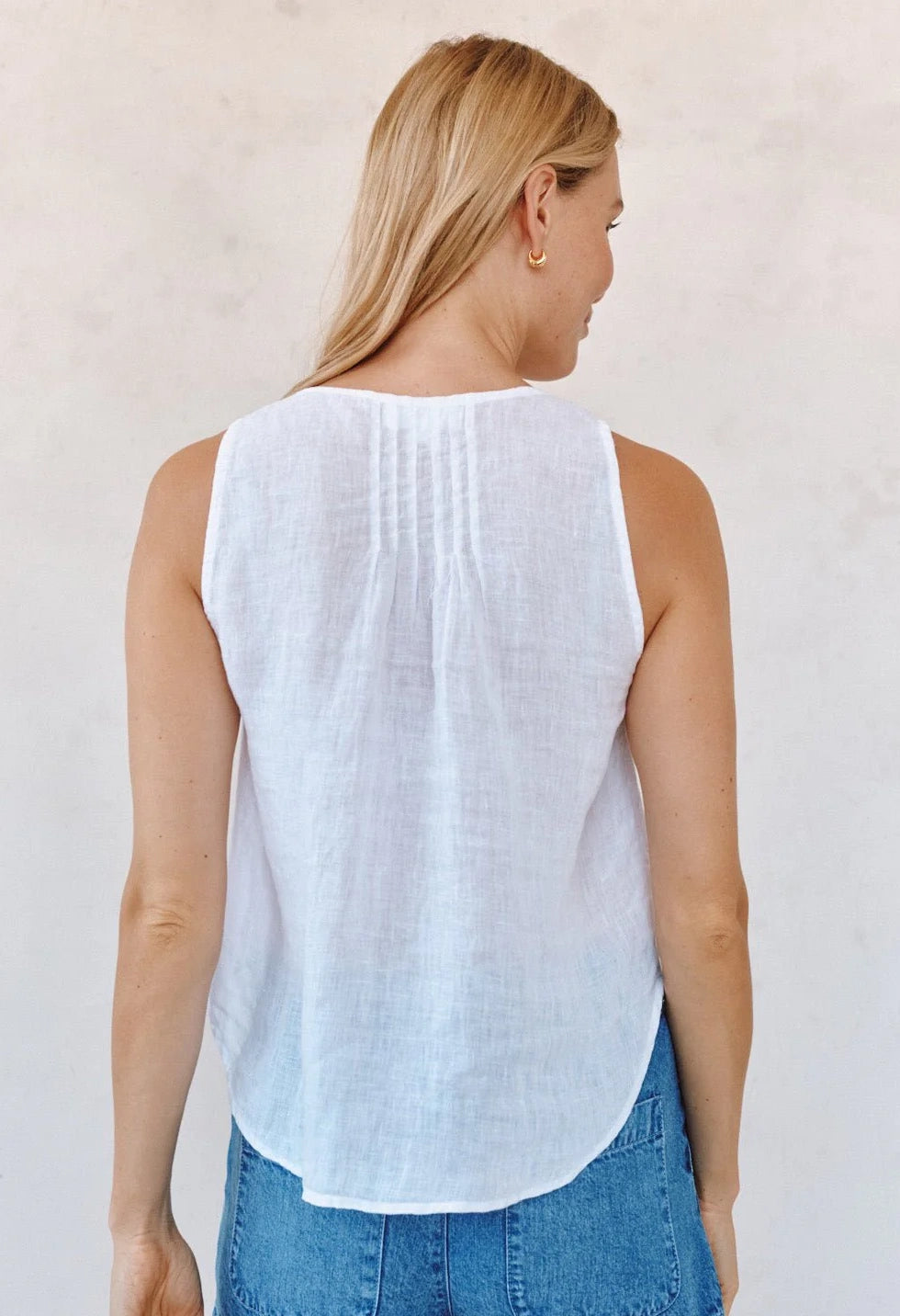 Sleeveless Pintuck V Neck Top